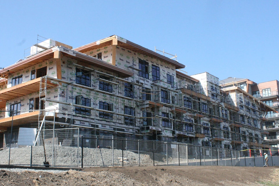 15301937_web1_construction_condo_3