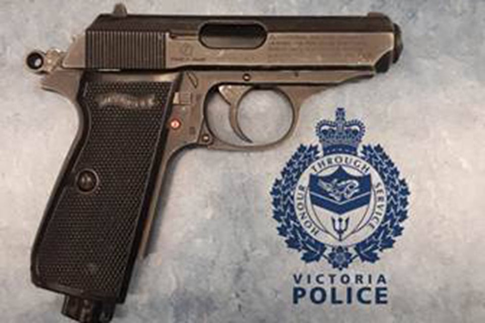 17729629_web1_190716-VNE-VicPD-Gun