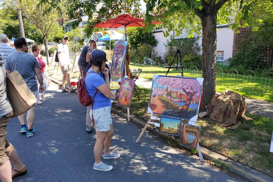 Residents enjoy the 32nd Annual TD Art Gallery Paint-In on Moss Street. (Photos by Jessica Williamson/News Staff)