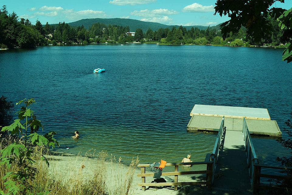 22421620_web1_200814-GNG-GlenLakeBeachConcerns_1