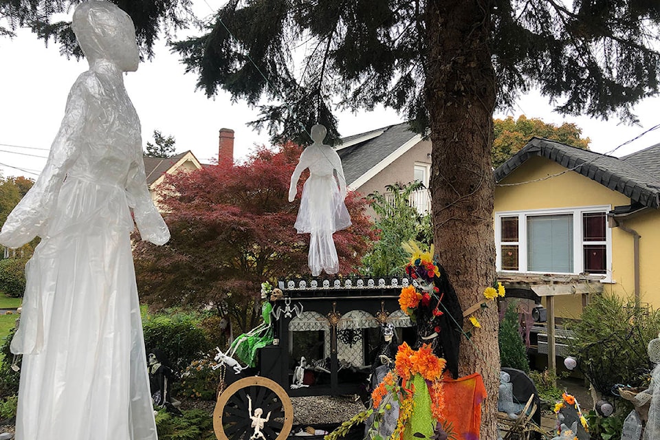 This house in the 600-block of Linden Avenue in Fairfield has a Día de Muertos theme for 2020. (Travis Paterson/News Staff)