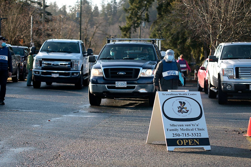 23935950_web1_210114-CCI-Cowichan-Tribes-vaccine-PUSH-clinic_3