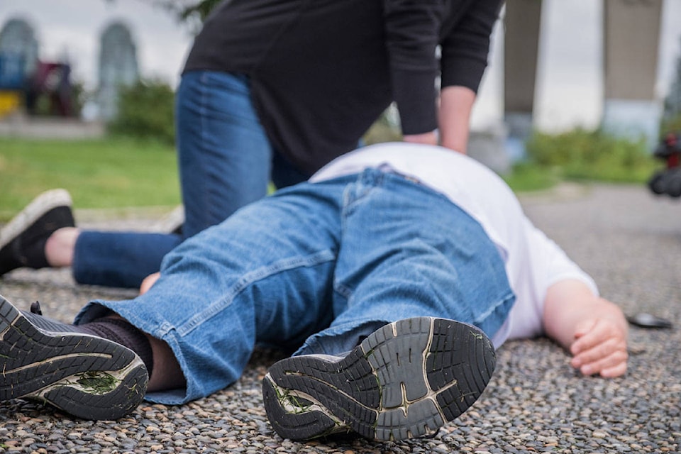 23989568_web1_210128-SNE-CivilianCPRMntDougPark-CPR-BCEHS_1