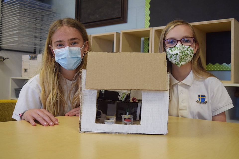 Hayden Bradbury and Lauren Salmon John Paul II Catholic School with their tiny home project. (ELENA RARDON / ALBERNI VALLEY NEWS)