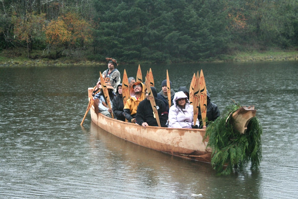 26994128_web1_211028-SNM-PacheedahtCanoe-canoeing_2