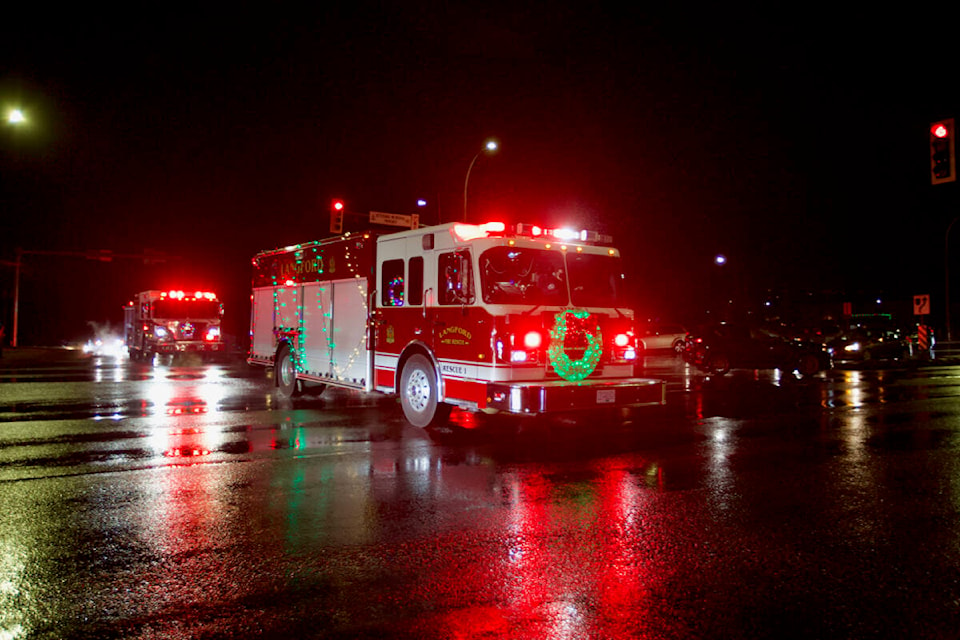 Santa Claus makes his way through Langford along side his friends at Langford Fire Rescue Christmas Eve. (Justin Samanski-Langille/News Staff)