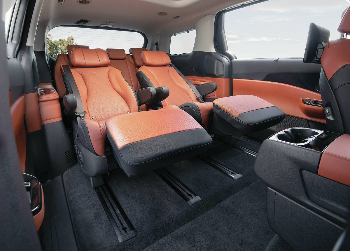 Along with the reclining second row chairs, the SX has premium leather seat covers, dual power sunroofs, 12-speaker Bose-brand audio system and a rear blind-spot video monitor that displays a side view when the turn signals are activated. PHOTO: KIA