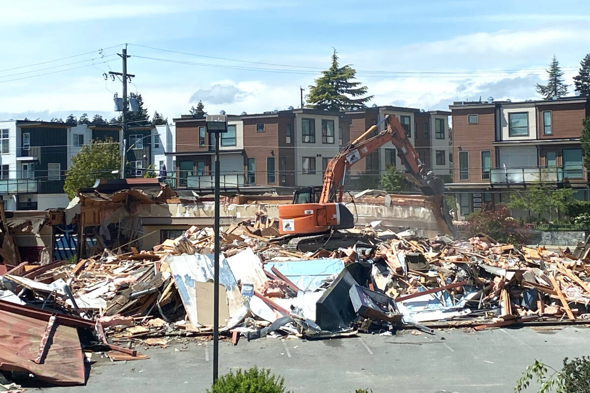 29169917_web1_220518-VNE-GorgePointePubDemolition-DemolitionGorgePointe_2