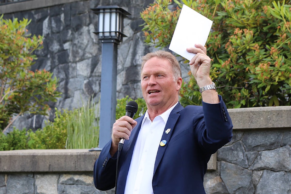 Langford Mayor Stew Young plays auctioneer following the Mayor’s Charity Golf Tournament at Bear Mountain Golf Club on June 23. (Don Descoteau/News Staff)