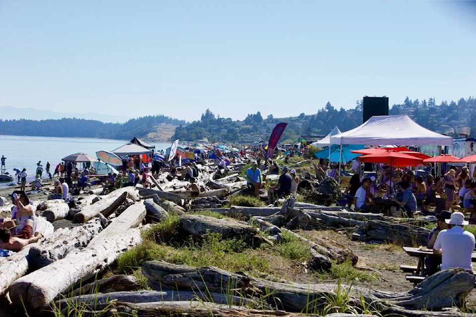 29940044_web1_220730-GNG-Colwood-Eats-Beats-pics_5
