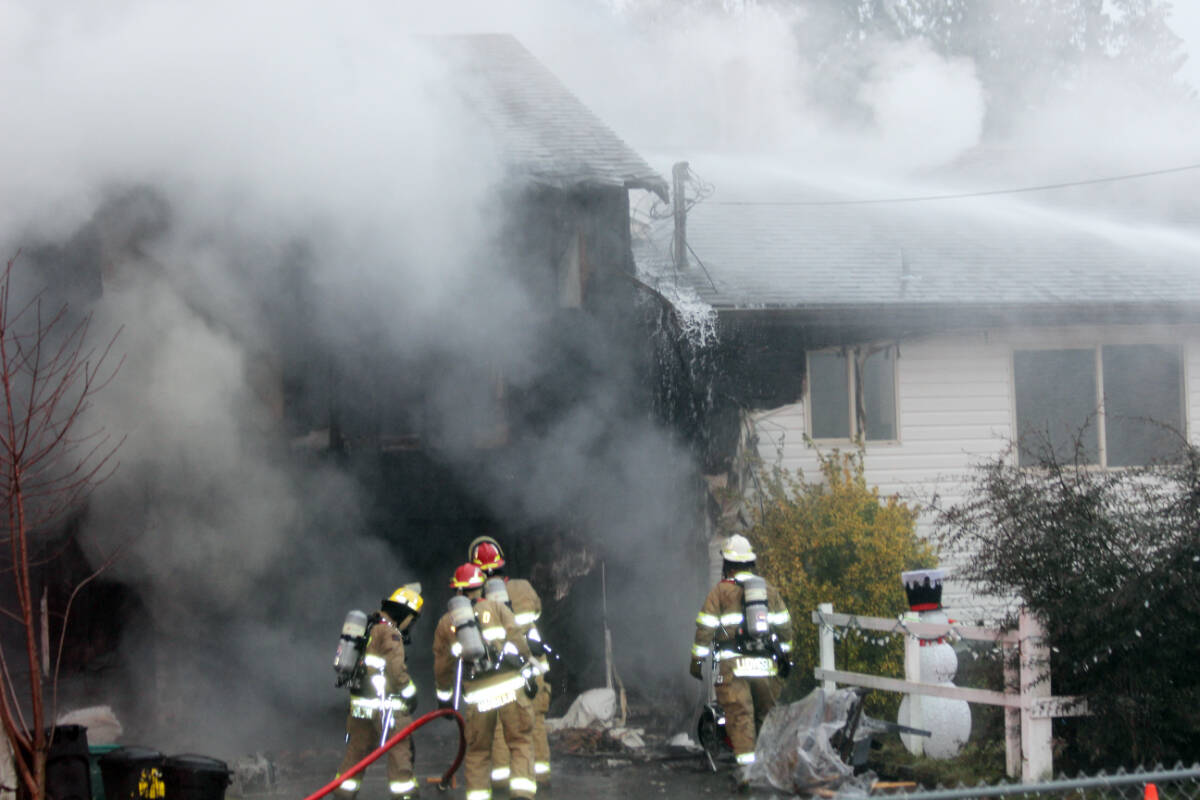 31447947_web1_230105-CCI-Chemainus-fire-Dec29-flames_4