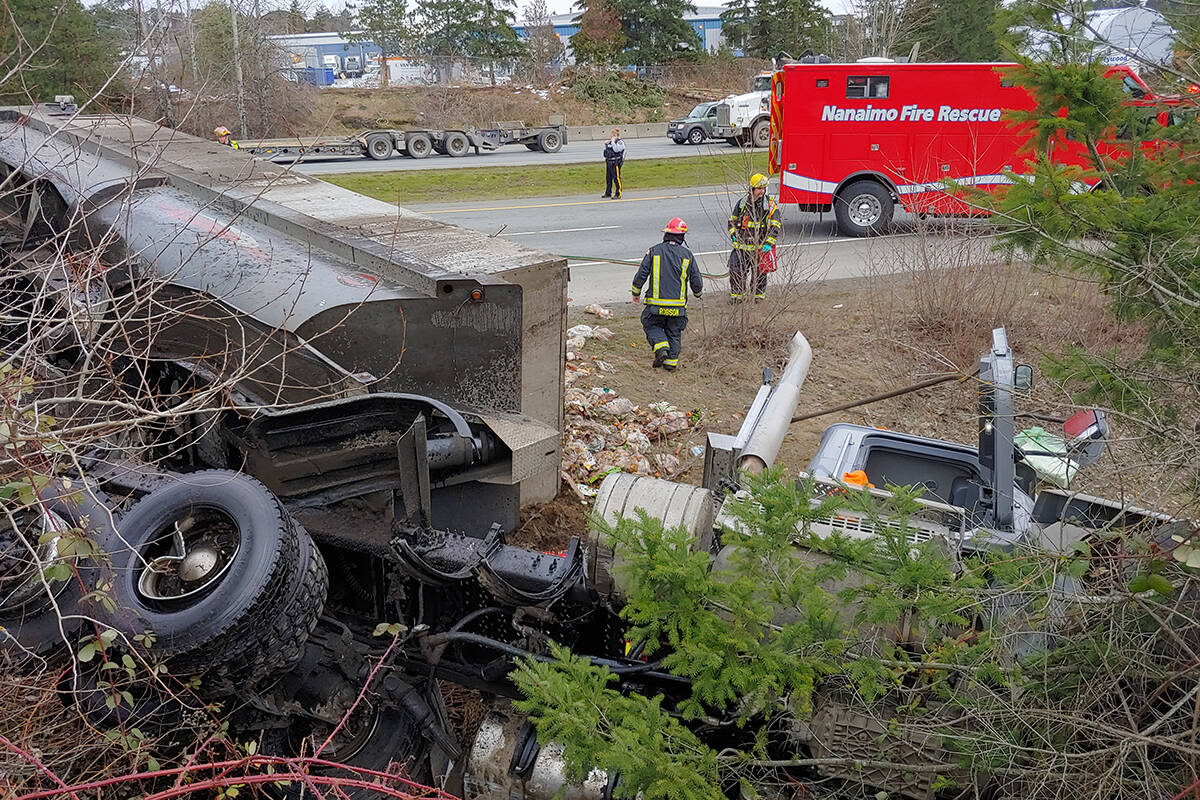 32029682_web1_230308-NBU-parkway-crash-dump-truck-1_3