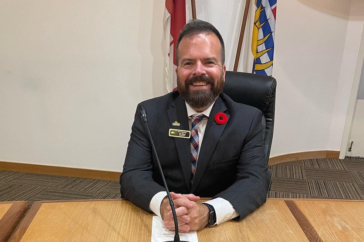 'Offensive, shameful'Vancouver Island councillor apologizes for