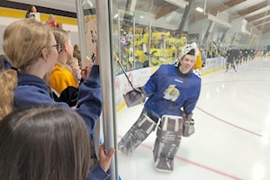 Hero's welcome for Bruins