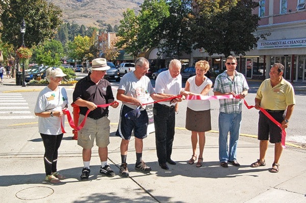 2412grandforksribboncuttingWEB