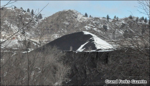 54007grandforksGFGslagpile120801