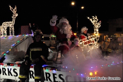 55957grandforksGFGSantaParade111202