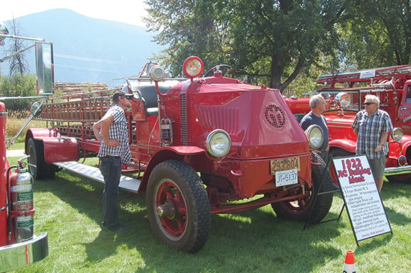 90348grandforksWEB1922MackFiretruck