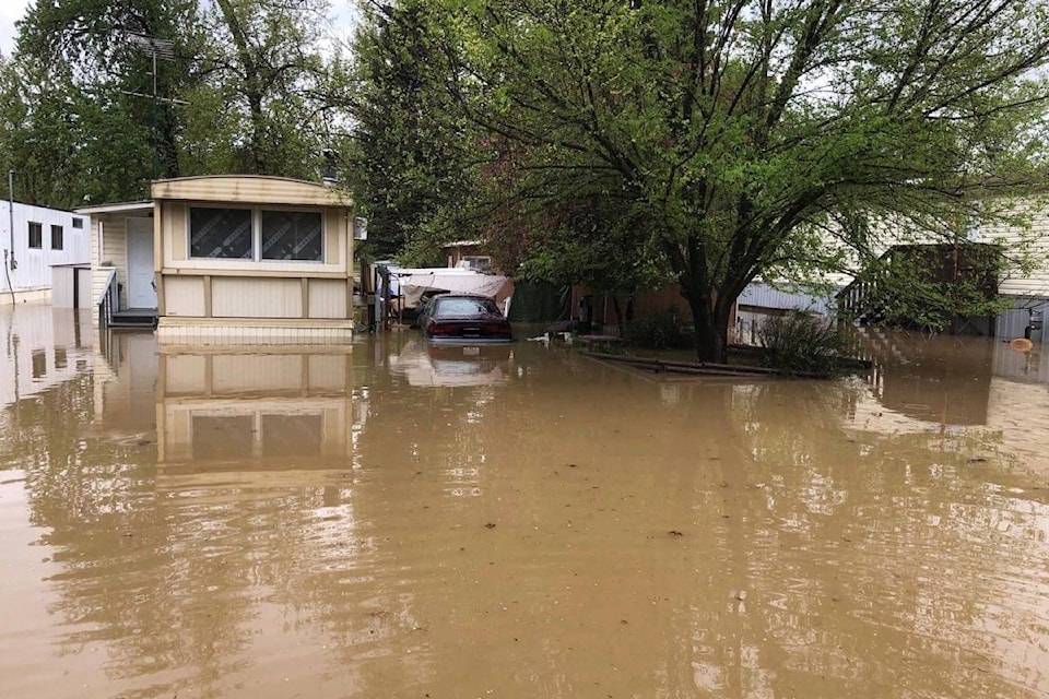 11931191_web1_180517-BPD-M-grand-forks-flooding-1