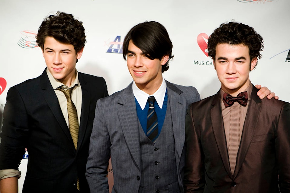 16646480_web1_Jonas_Brothers_2009