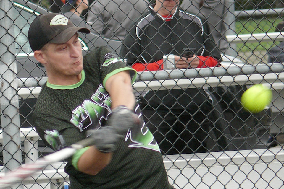 18527712_web1_190914-LAT-slo-pitch-provincials-3