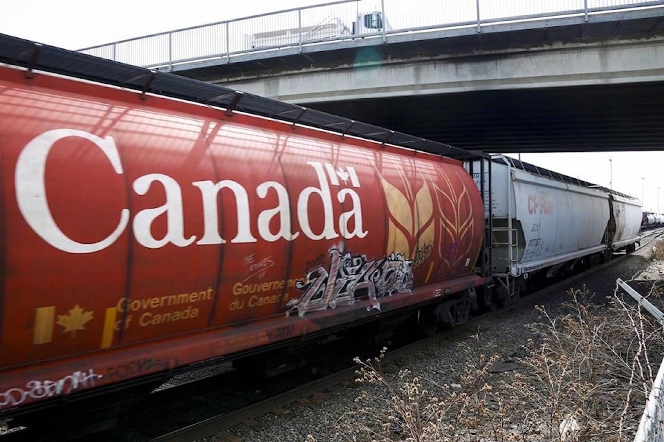 25150180_web1_201104-RDA-Canadian-railways-set-monthly-record-by-moving-6.3-million-tonnes-of-grain-in-October-railways_1