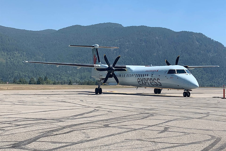 27434794_web1_2109016-CAN-air-canada-castlegar_1