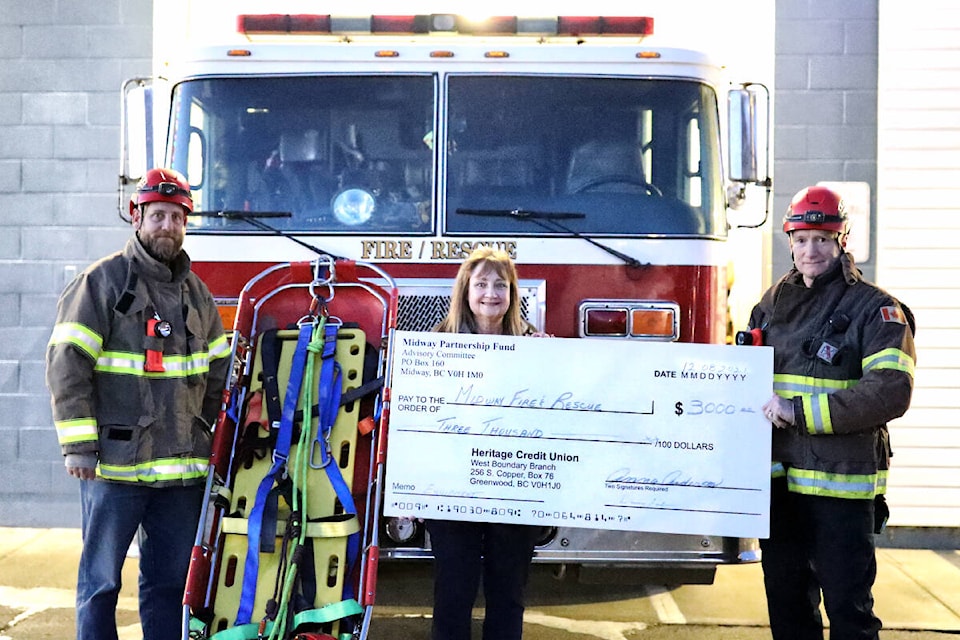 27464853_web1_211216-GBC-MIDWAY_CHEQUE-Midway-Fire-and-Rescue_1