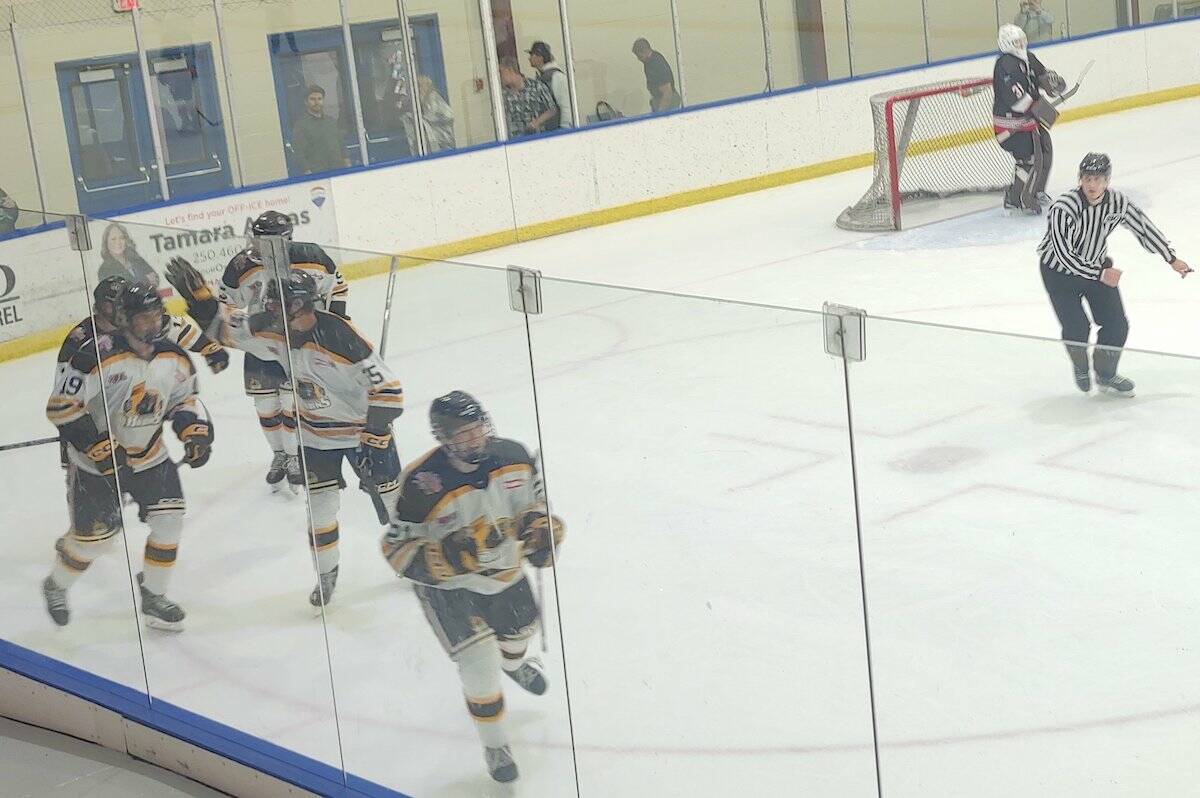 33985961_web1_230927-GFG-bruins_4