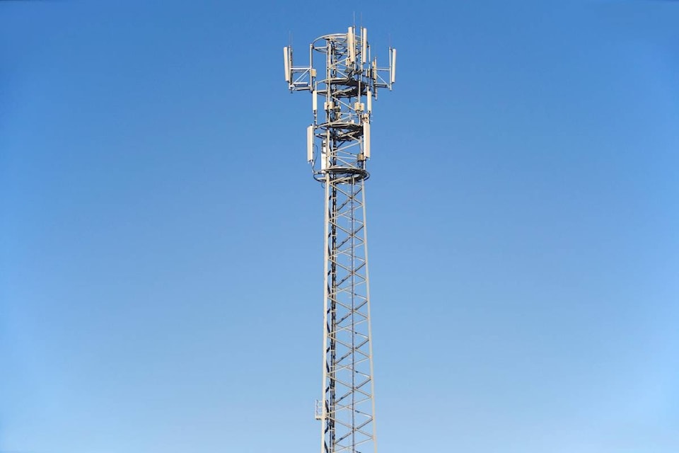 13501391_web1_antenna-blue-sky-cell-tower-94844