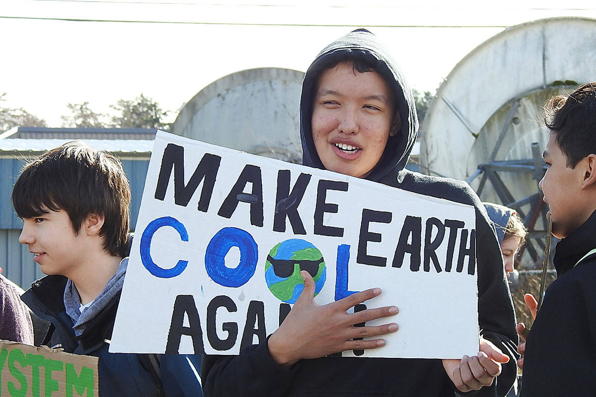 15976646_web1_WEB-2019_0314-G.M.Dawson-Students-Protest-Climate-Change--49-