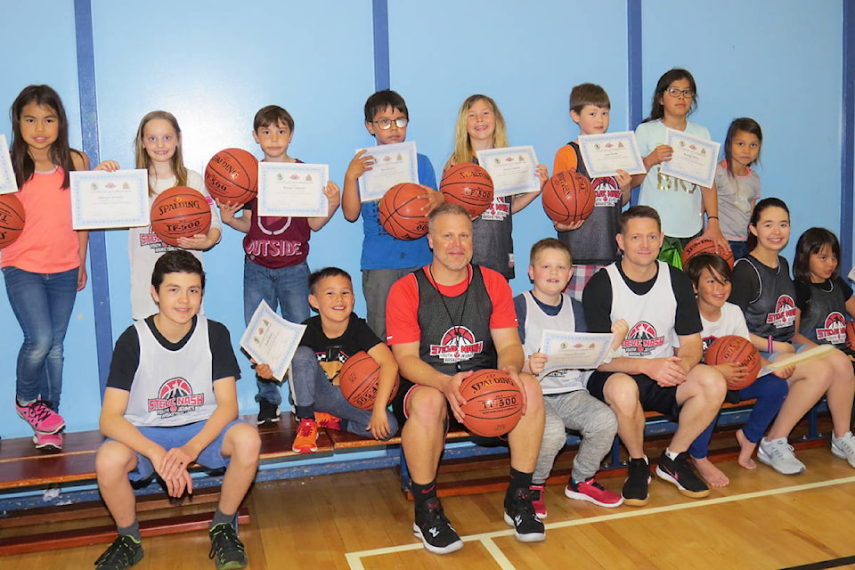 17276617_web1_2019_0611-Basketball-Trophies-at-Tahayghen-w.-Cst.-Mike-Hull-002