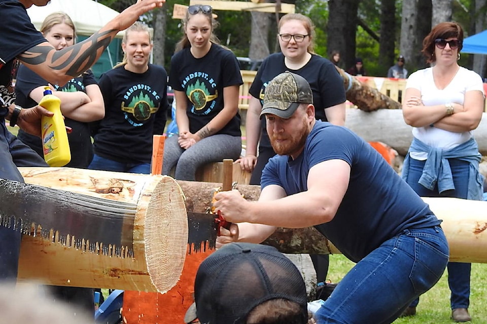 Connor Miller competes in the crosscut. (Archie Stocker Sr. / Haida Gwaii Observer)