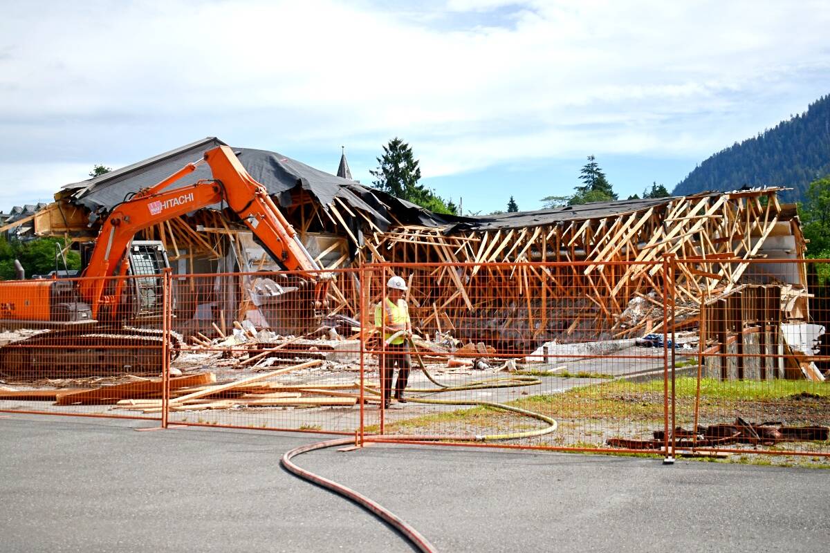 29973304_web1_220811-PRU-Kingdom-Hall-demolition-Kingdom-hall_1