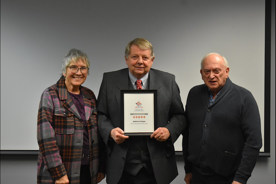 Mayor Victor Smith (middle) accepting the certificate from HCiB Co-chairs Teressa Williams (left) and John Mason (right).