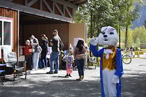 Easter egg hunt hosted by Skawahlook First Nation draws more than 300 people