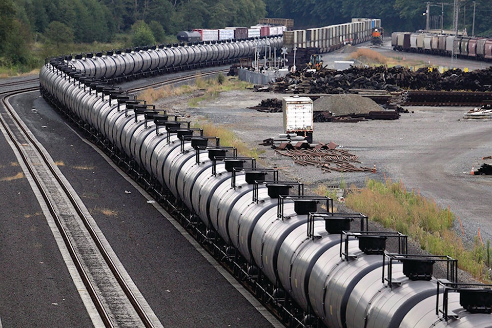 14368392_web1_180615-RDA-crude-by-rail