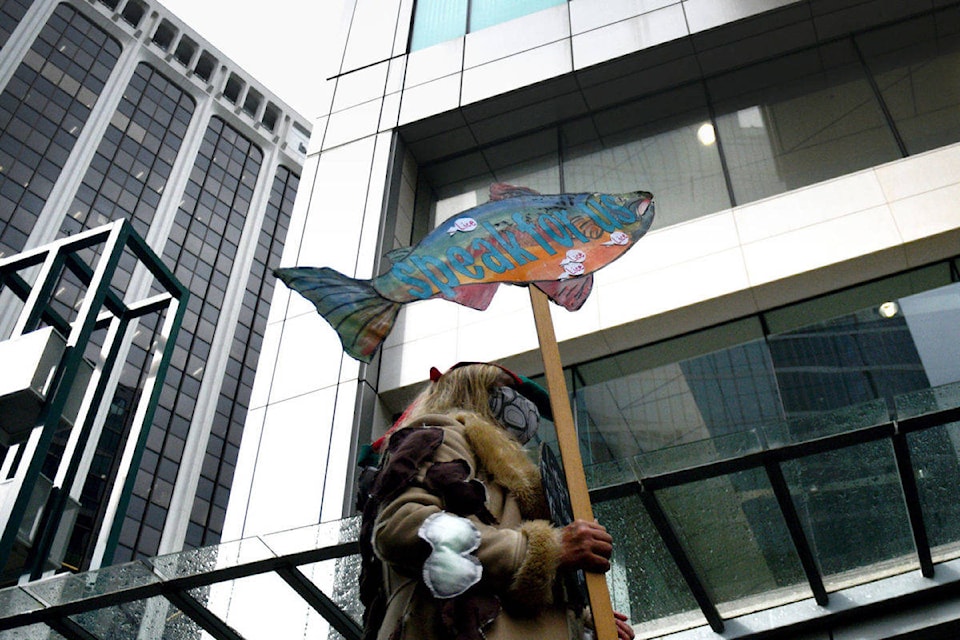 23526581_web1_201210-PRU-FNLC-Discovery-Salmon-Farms-protest_1