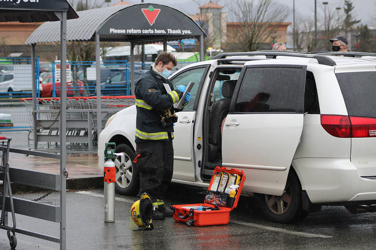 24079996_web1_210130-MCR-fire-Canadian-Tire-fire_5