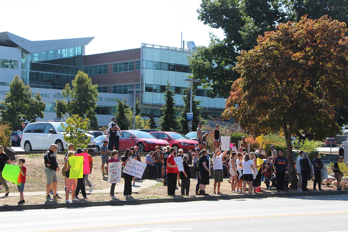 26357143_web1_210902-ABB-Protest-outside-hospital_3