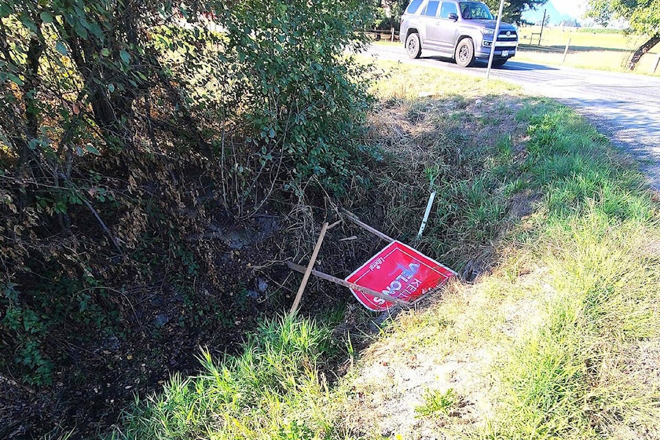 26368282_web1_210902-CPL-Election-Signs-Down_2
