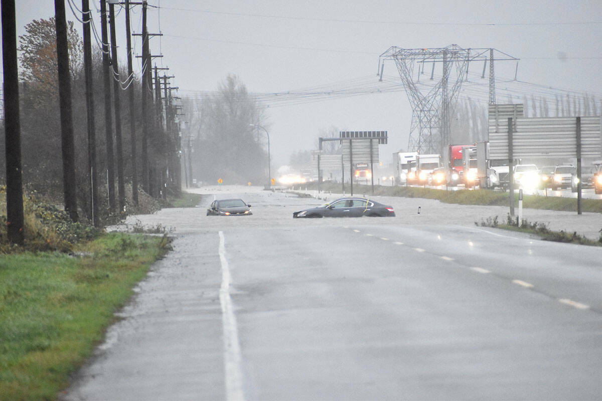 Two cars stranded in water on N. Parallel Road. (Ben Lypka/Abbotsford News)