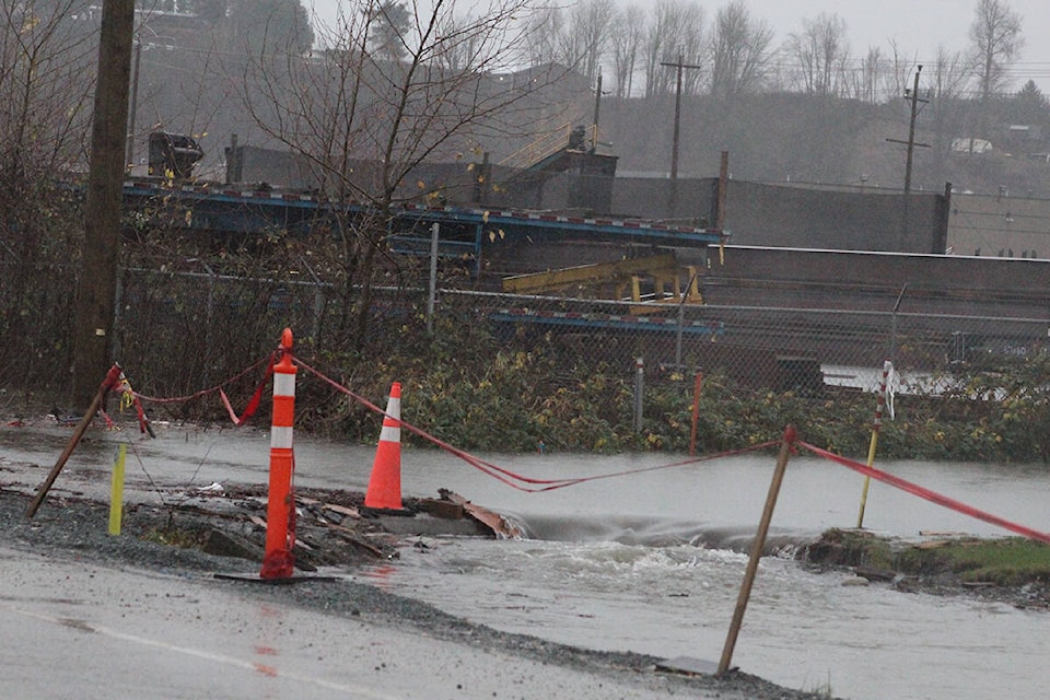 27332915_web1_211202-ABB-Sumas-Alarm-flood_1