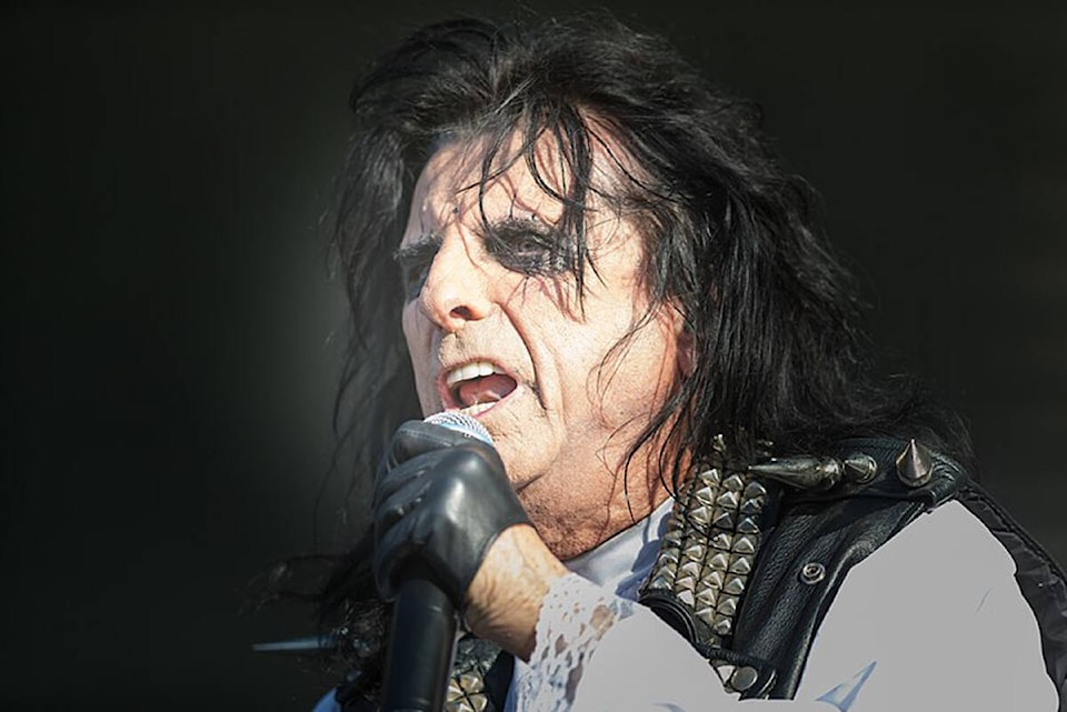 27418190_web1_211209-ABB-alicecooper--1_1