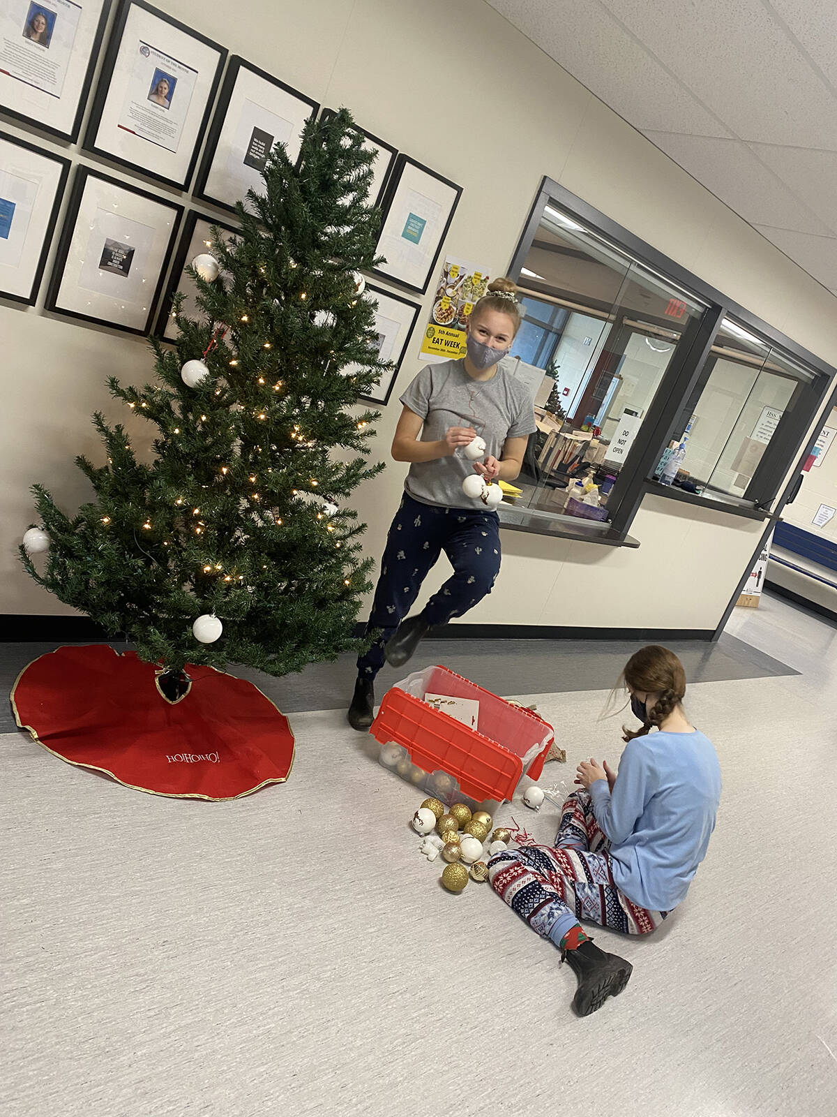 27559719_web1_211217-HSL-HopeSecondaryChristmasEvents-hopesecondary_2