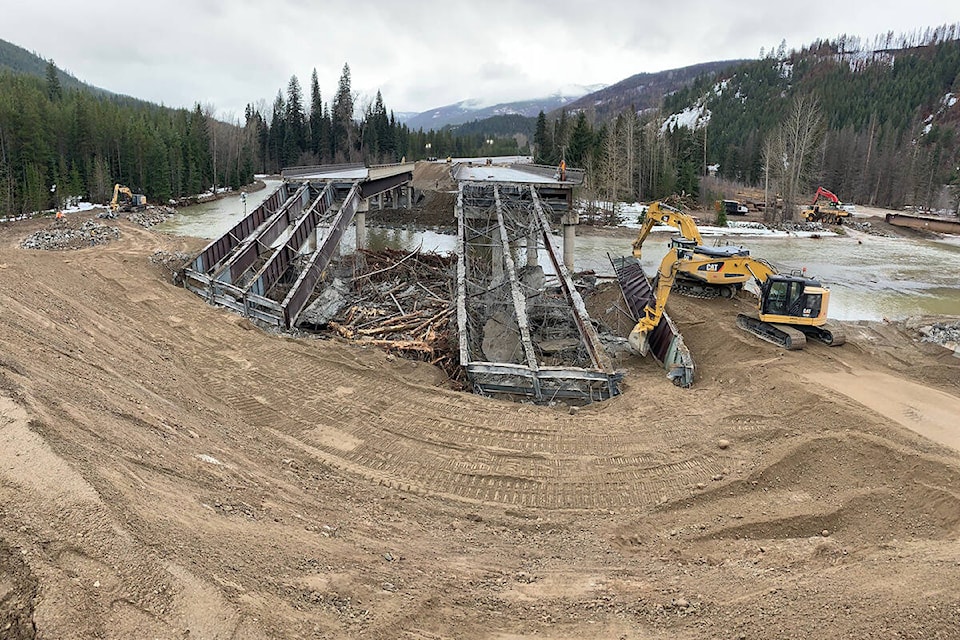 27892966_web1_Coquihalla-Bottletop-bridge