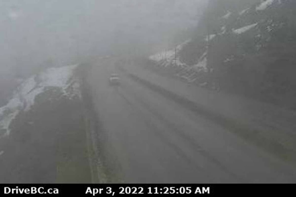 28675357_web1_220403-MCR-COQ-snowstorm-coquihalla-April-3-2022_1