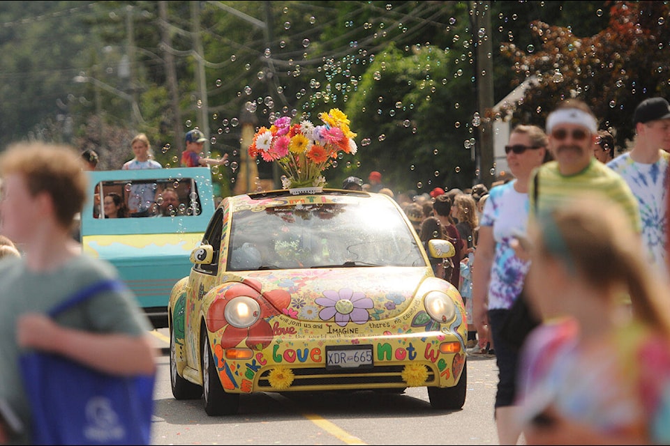 Thousands of people were at the parade during the 50th annual Yarrow Days celebration on Saturday, June 4, 2022. (Jenna Hauck/ Chilliwack Progress)