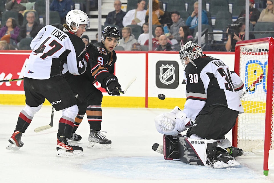 30861753_web1_221031-LAT-DF-Giants-fall-to-hitmen-Vikman_1