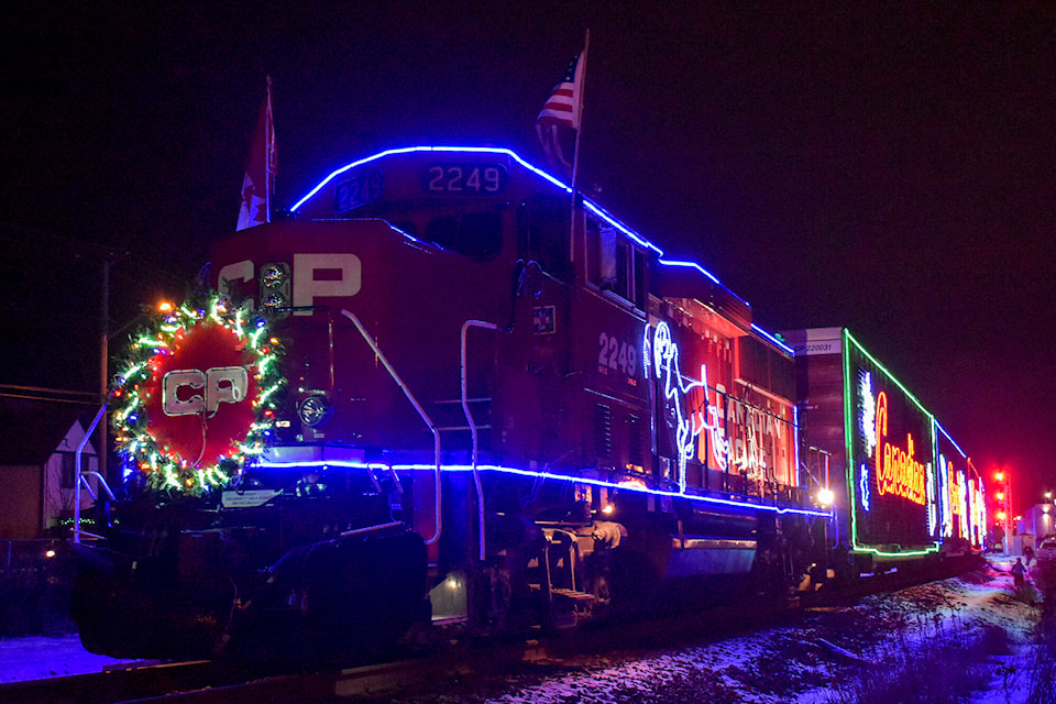 31086734_web1_191218-SAA-CP-Holiday-Train3